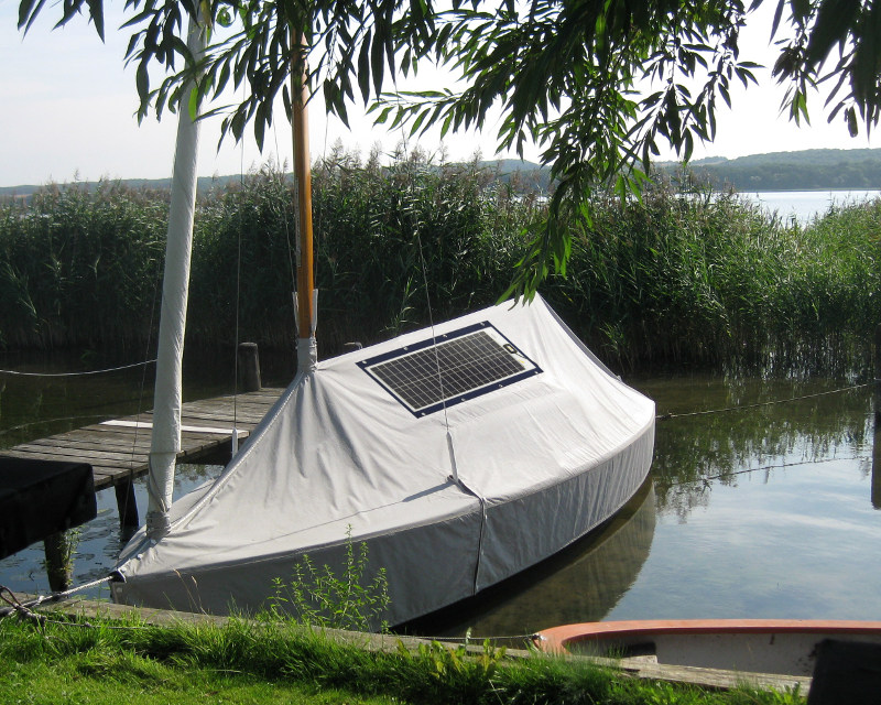 Solarmodule auf Segelboot