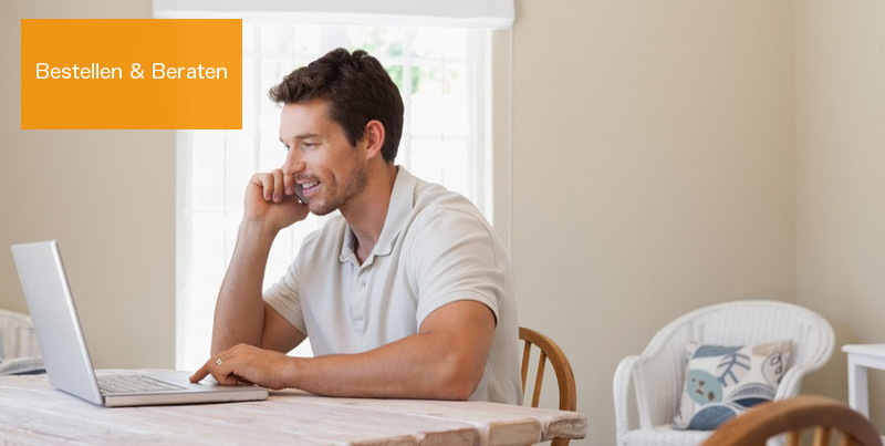 Laptop, Mann, Polohemd, Homeoffice, Telearbeit, Laptop, Mann, Telefon, Polohemd, Homeoffice