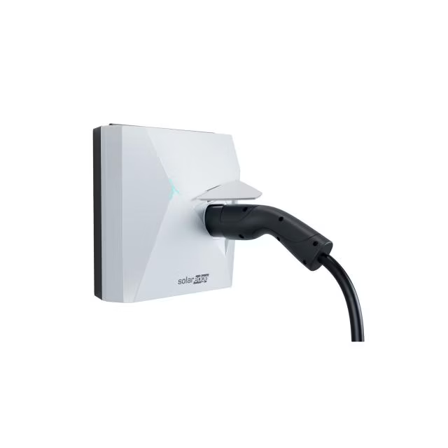 Wallbox vom Hersteller SolarEdge mit Kabel und Klappe. Besonders geeignet in Kombination mit Photovoltaikanlagen